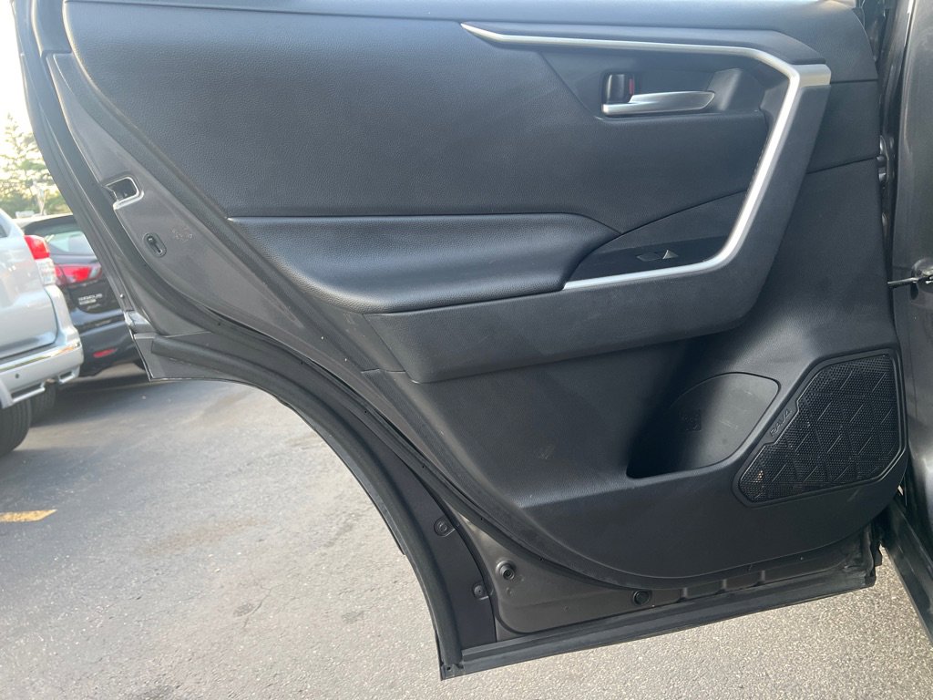 Used 2021 Toyota RAV4 XLE Premium image 12