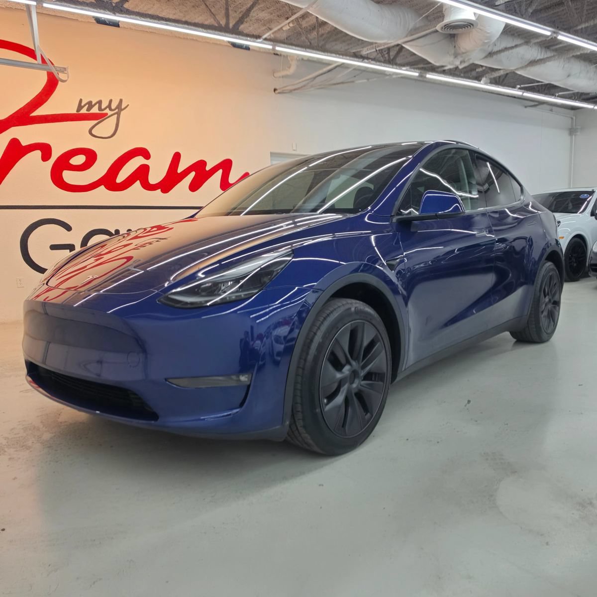 Used 2024 Tesla Model Y Long Range AWD/4WD image 2