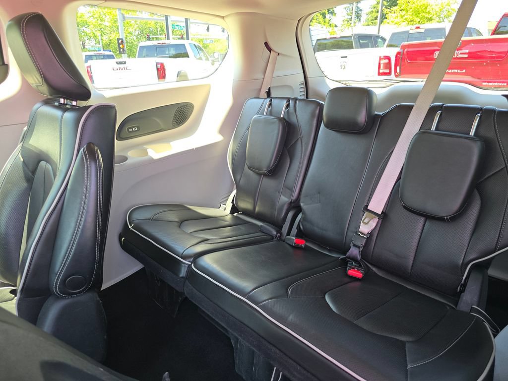 Used 2023 Chrysler Pacifica Limited FWD image 57