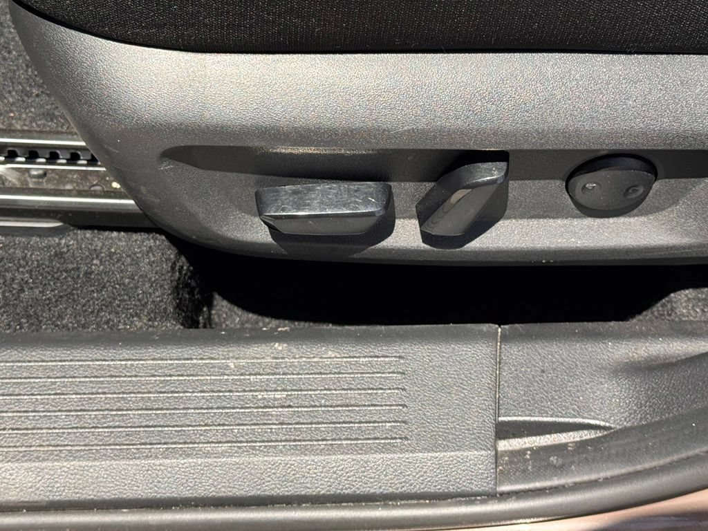 Certified 2025 Nissan Rogue SV AWD/4WD image 12