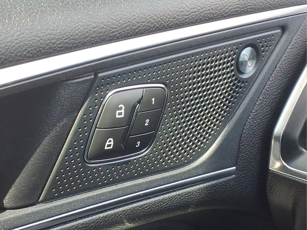 Used 2023 Ford Edge Titanium AWD/4WD image 25