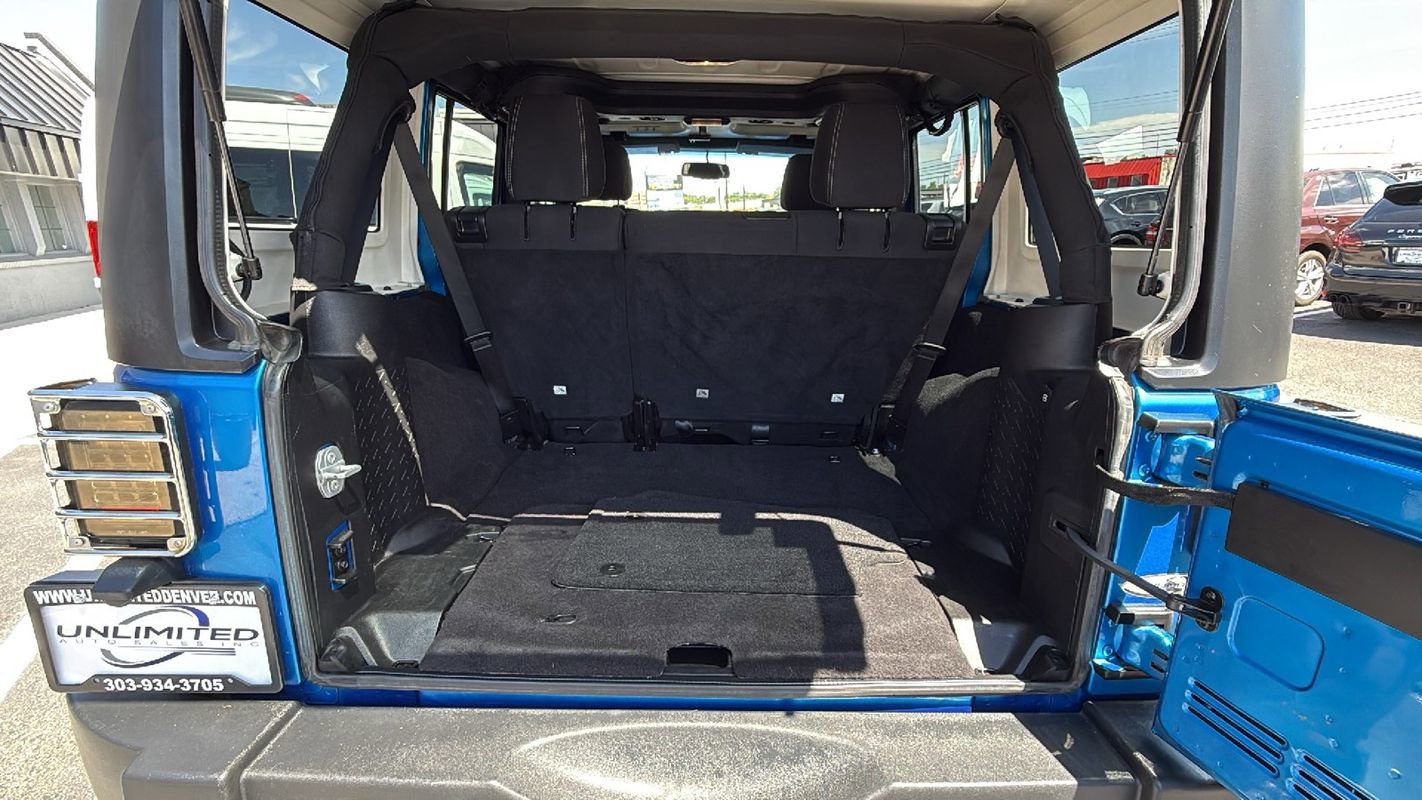 Used 2015 Jeep Wrangler Unlimited Rubicon AWD/4WD image 13