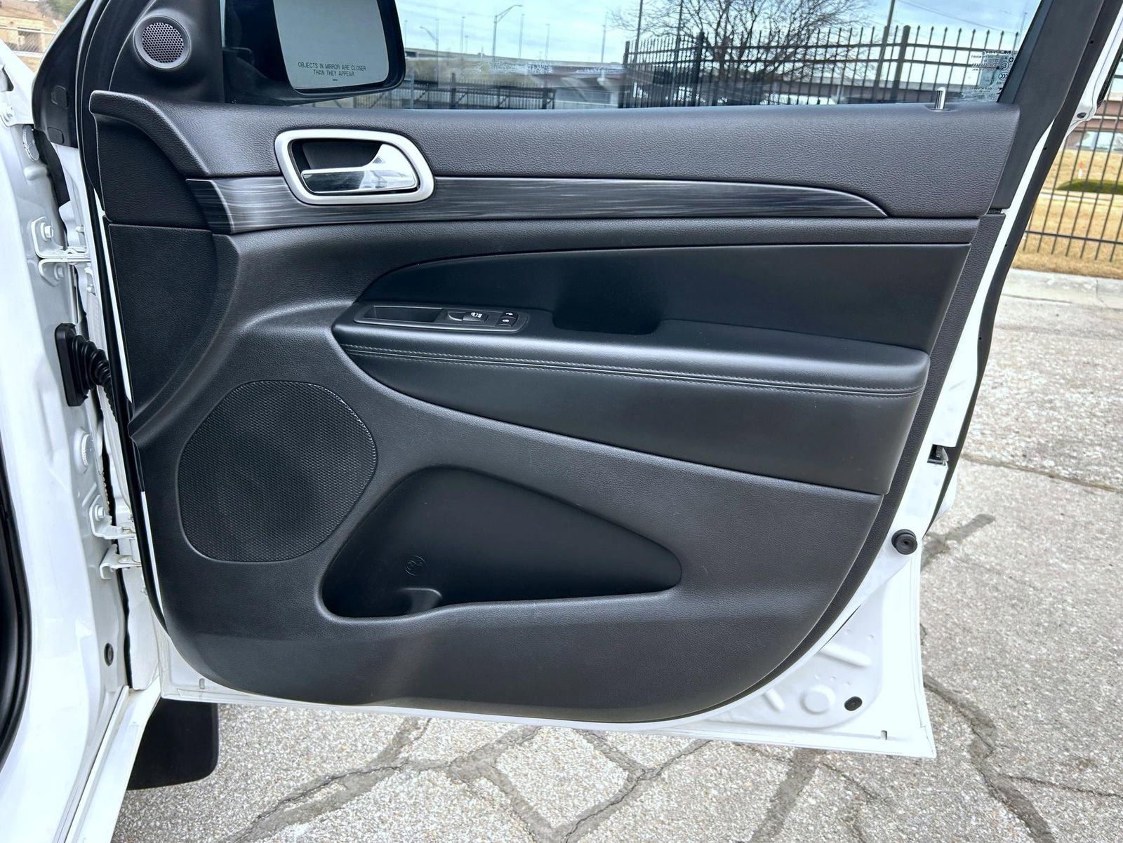 Used 2020 Jeep Grand Cherokee Altitude image 15