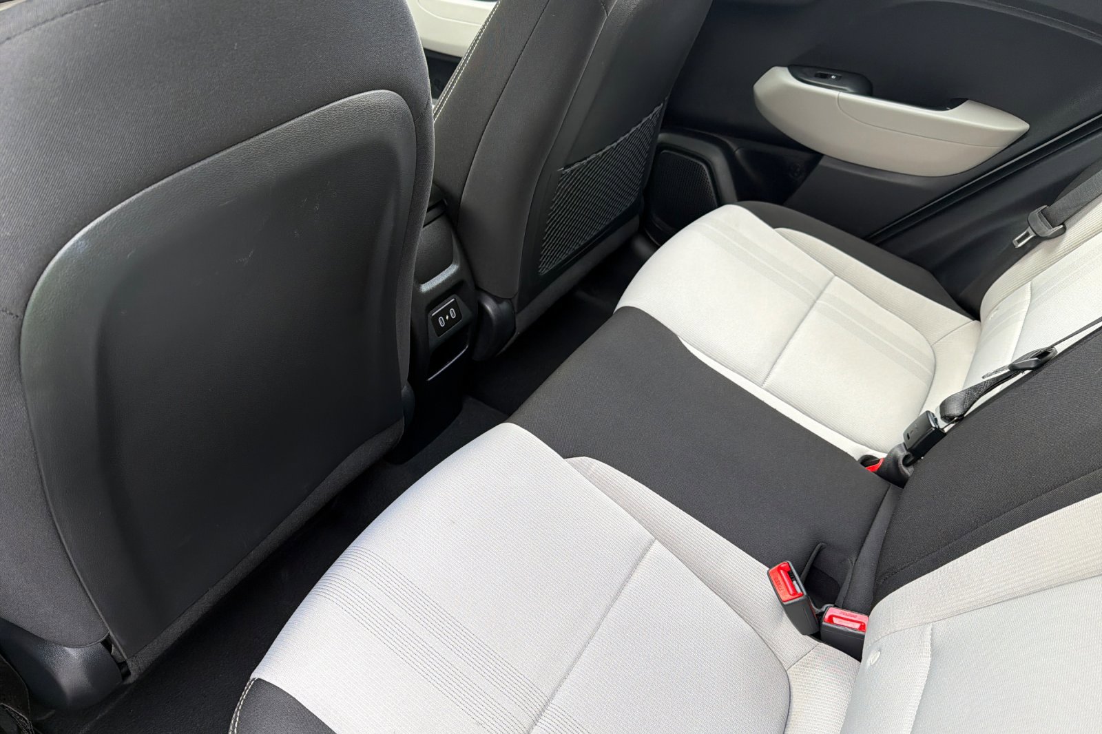 Used 2025 Hyundai Venue SEL image 11