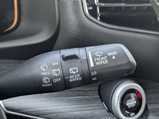 Used 2024 Jeep Wagoneer L Series II RWD image 30