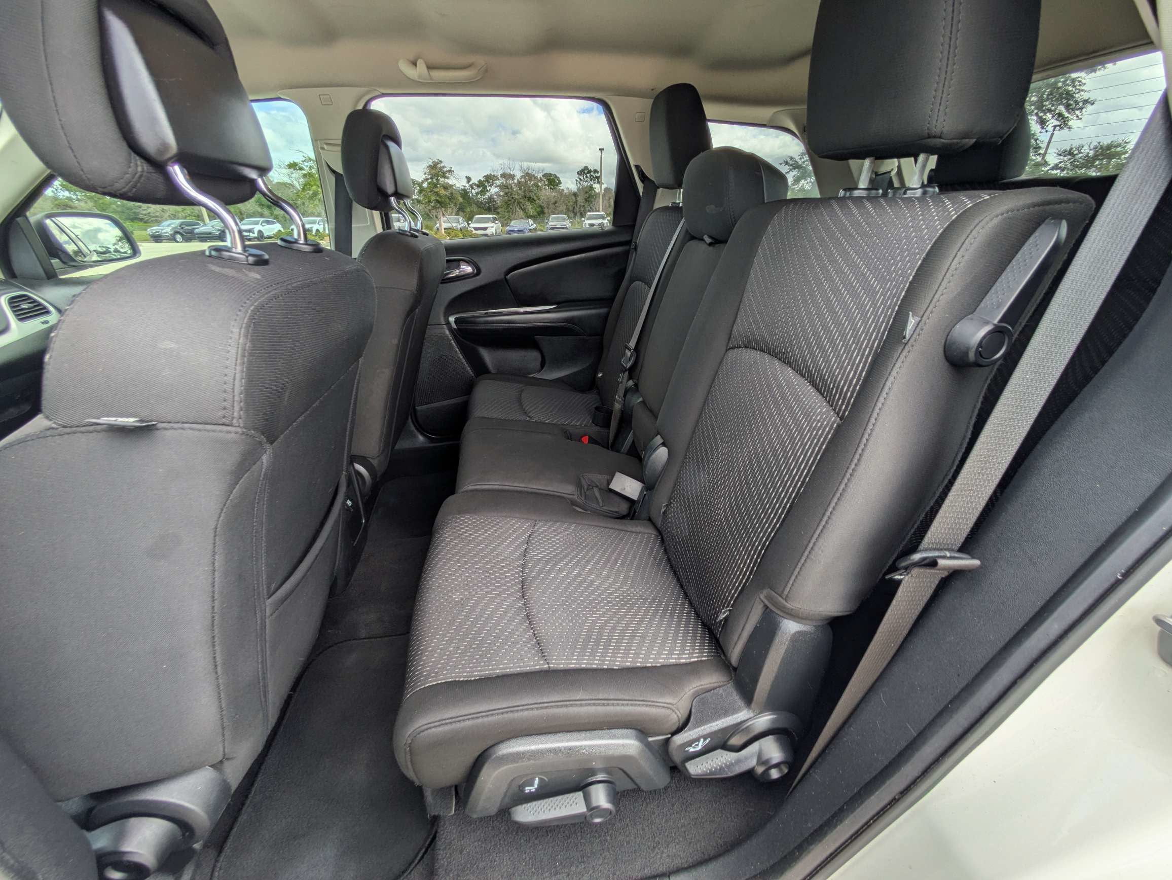 Used 2020 Dodge Journey SE w/ Blacktop Package FWD image 14