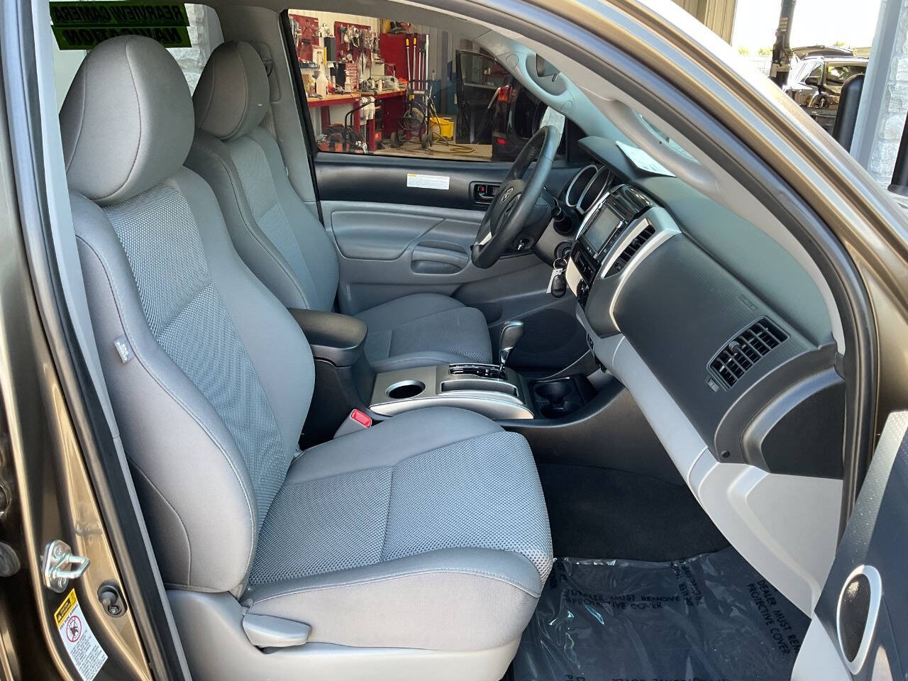Used 2015 Toyota Tacoma PreRunner w/ TRD Off-Road Package RWD image 46