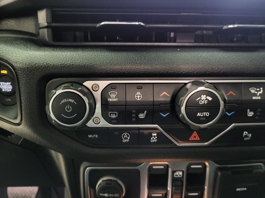 Used 2025 Jeep Wrangler Sport S image 6