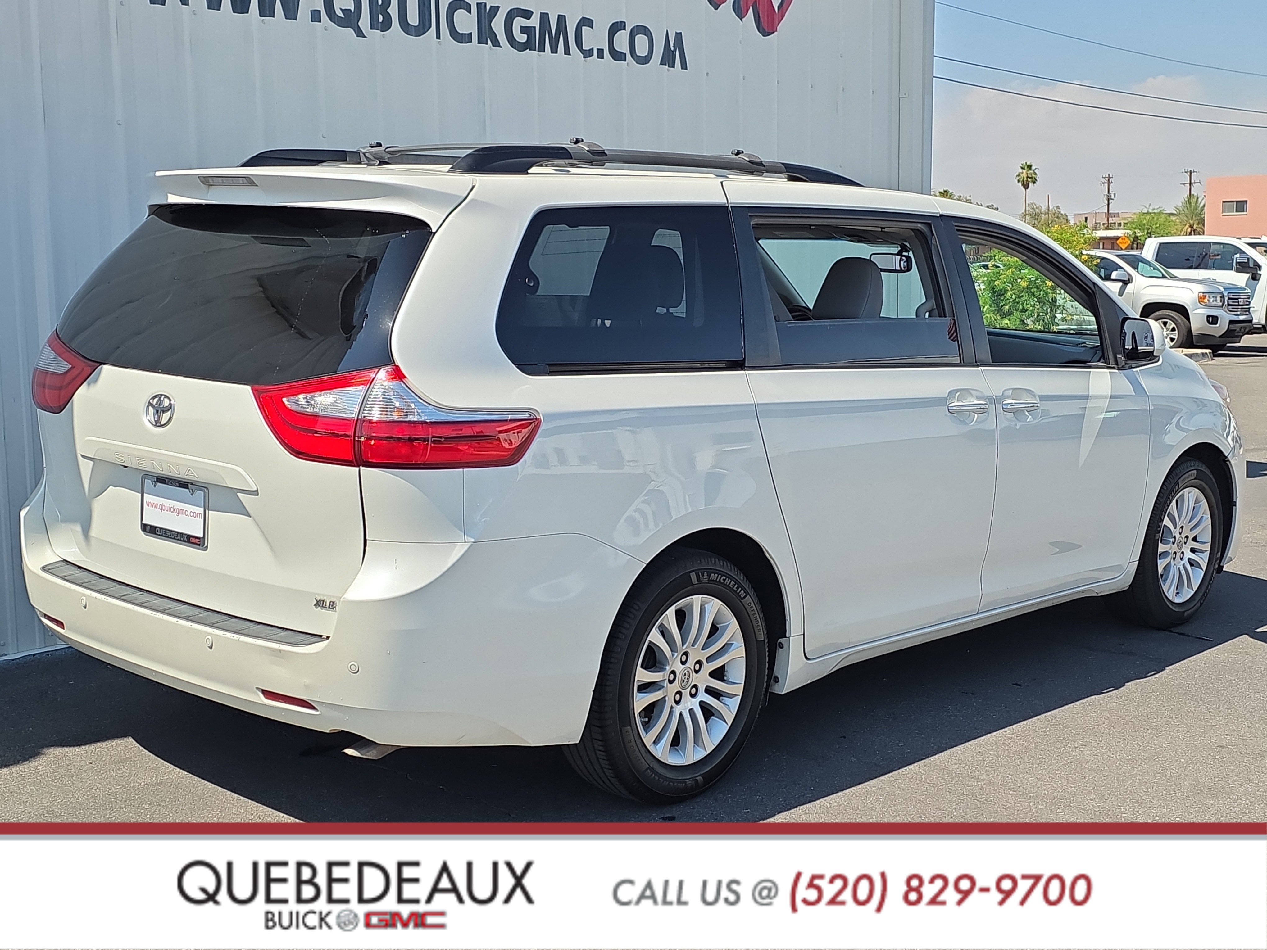 Used 2015 Toyota Sienna XLE w/ XLE Navigation Package FWD image 7