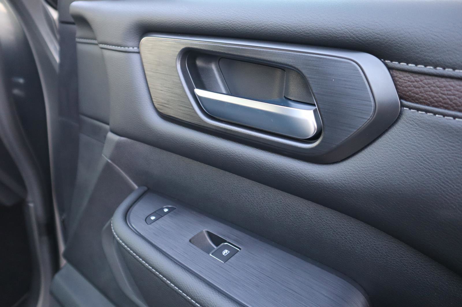 New 2026 Nissan Armada SL w/ Captain's Chari Seat Package image 57