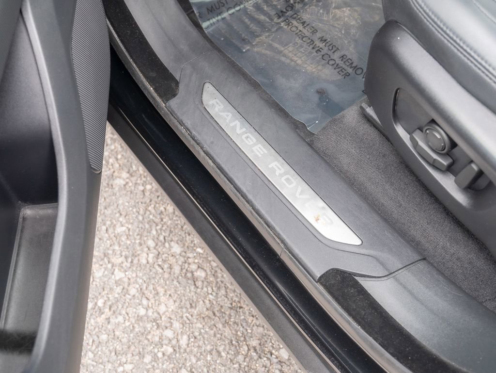 Used 2024 Land Rover Range Rover Velar Dynamic SE image 17