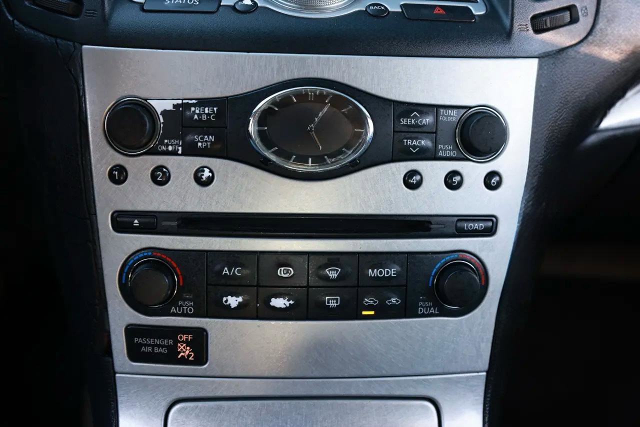 Used 2009 INFINITI G37 Journey w/ Premium Pkg image 30