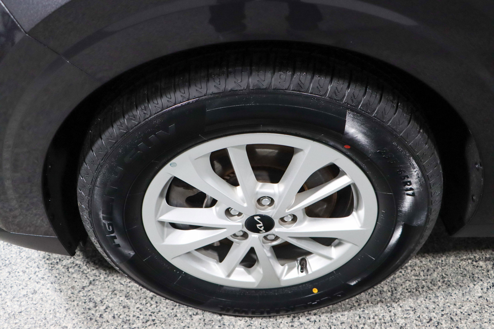 Used 2024 Kia Carnival LX image 11