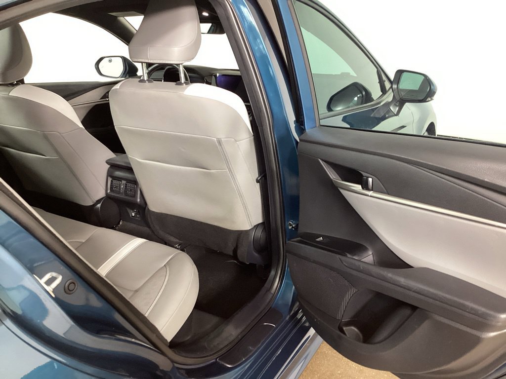 Used 2025 Toyota Camry SE w/ Convenience Package FWD image 23