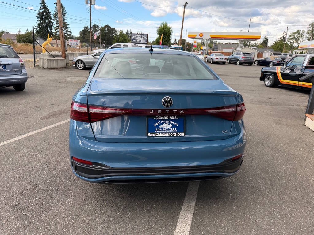 Used 2025 Volkswagen Jetta SE FWD image 8