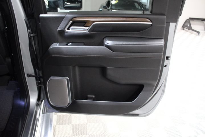 Used 2024 Chevrolet Silverado 2500 High Country w/ High Country Premium Package AWD/4WD image 30