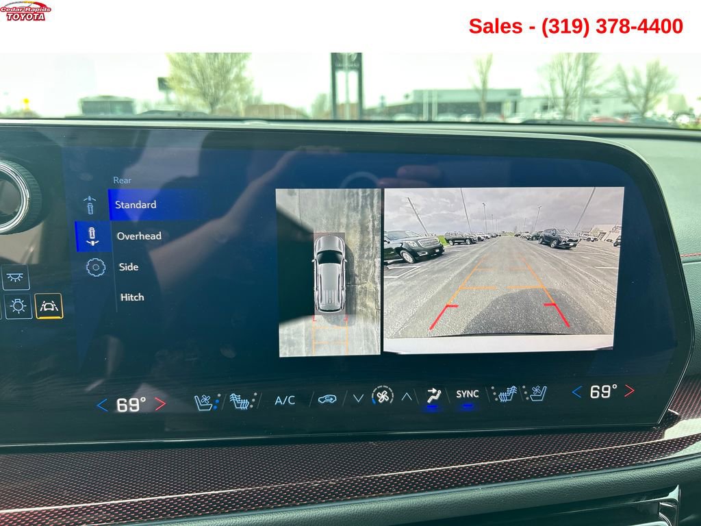 Used 2024 Chevrolet Traverse RS image 17