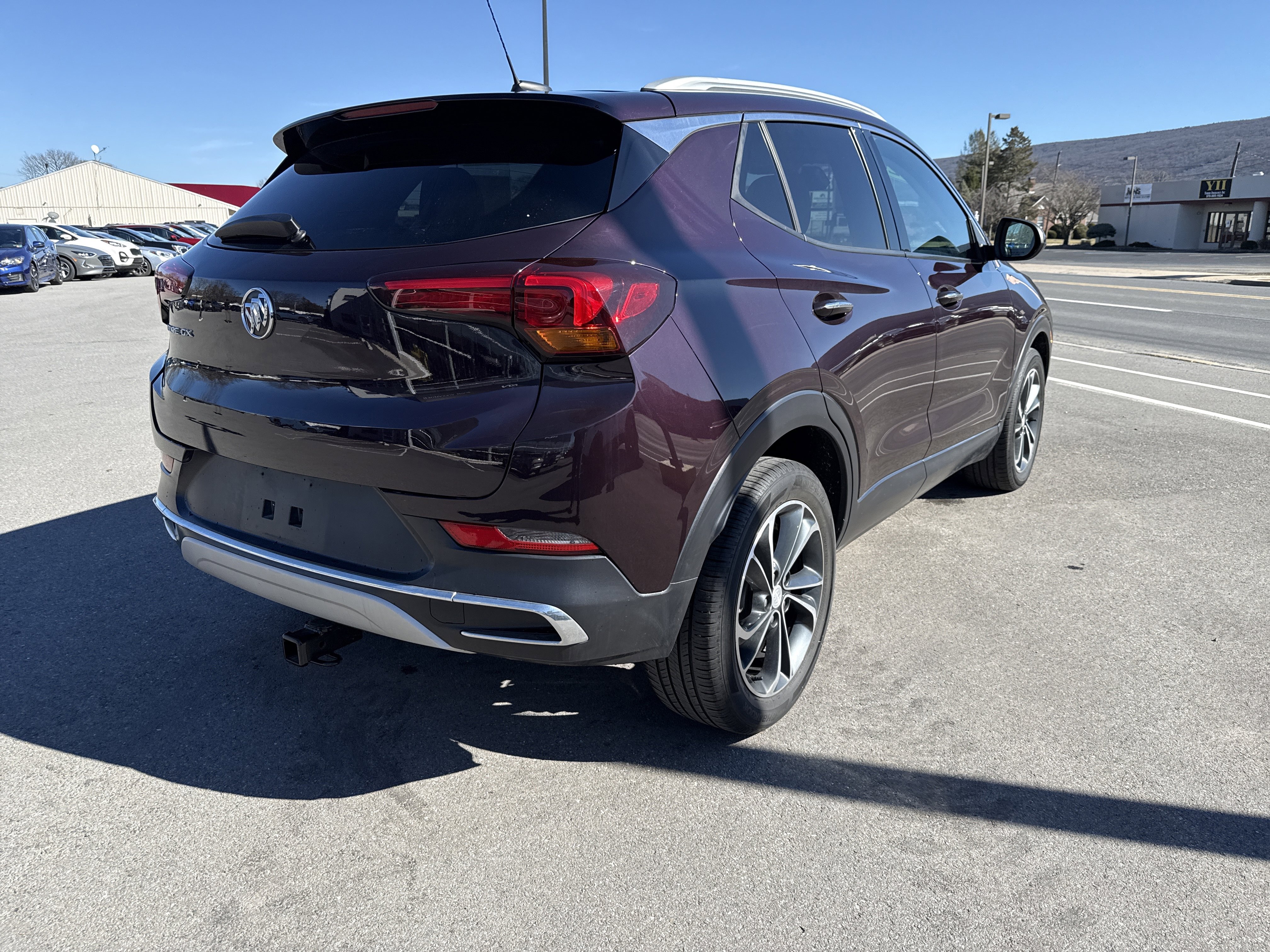 Used 2020 Buick Encore GX Essence image 3