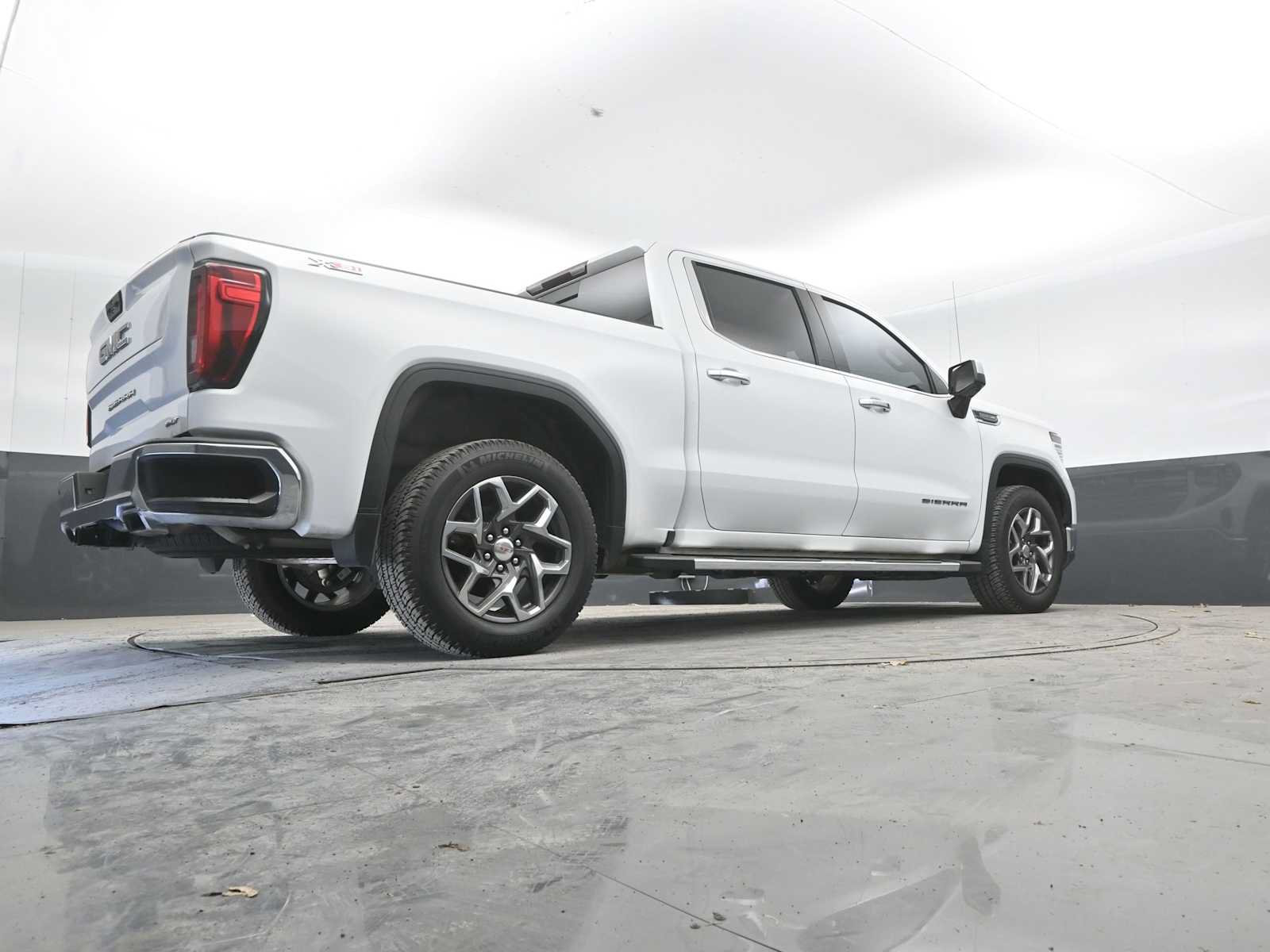 Used 2023 GMC Sierra 1500 SLT w/ SLT Premium Package AWD/4WD image 34