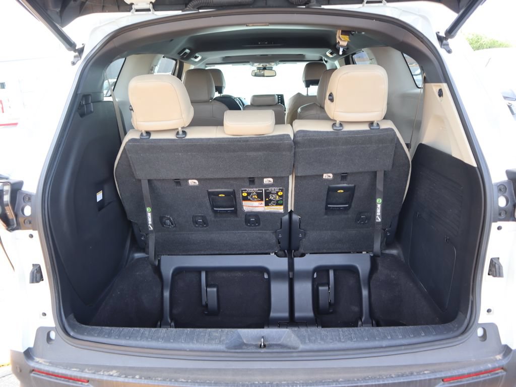 Used 2021 Toyota Sienna XLE FWD image 12