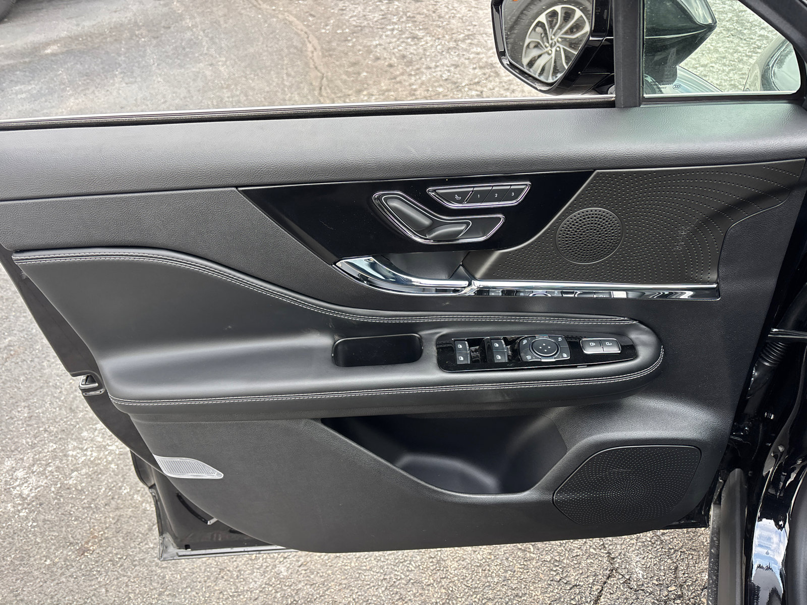 New 2026 Lincoln Corsair Premiere image 11