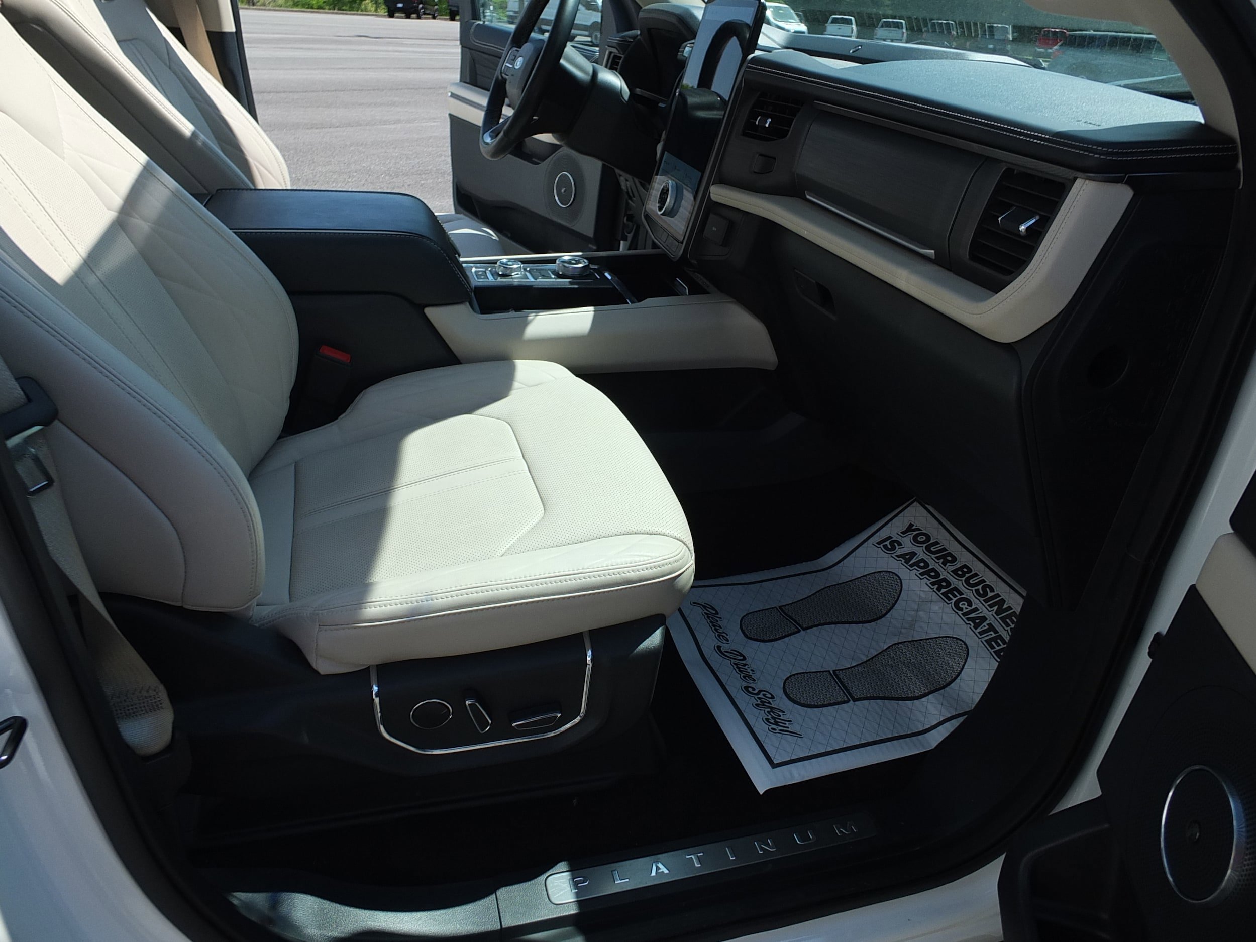 Used 2023 Ford Expedition Platinum AWD/4WD image 16