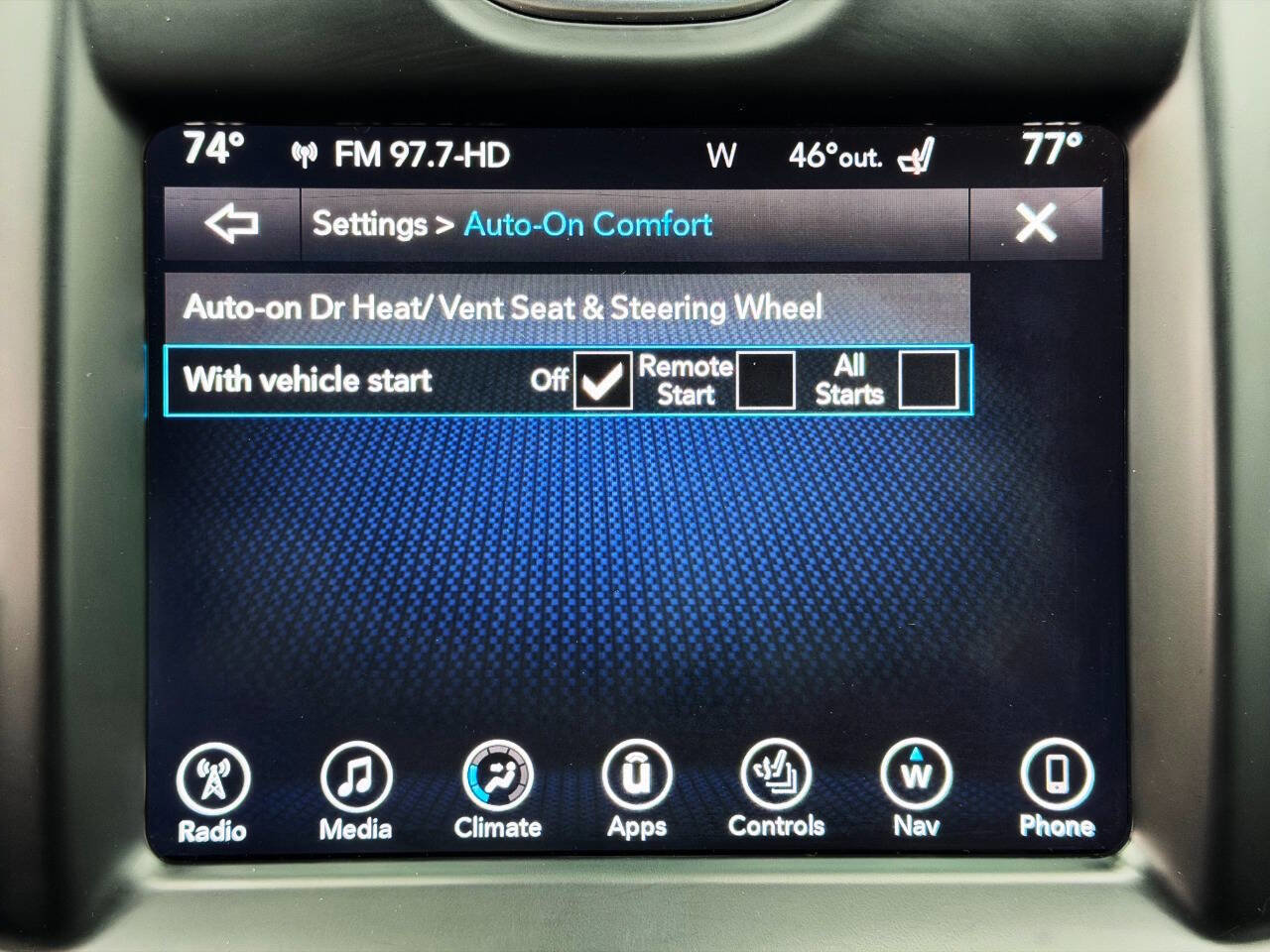 Used 2017 Chrysler 300 C Platinum image 37