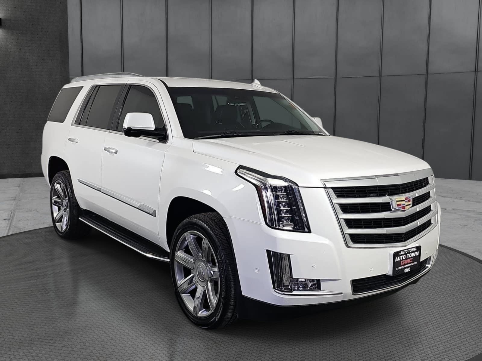 Used 2020 Cadillac Escalade Luxury AWD/4WD image 3