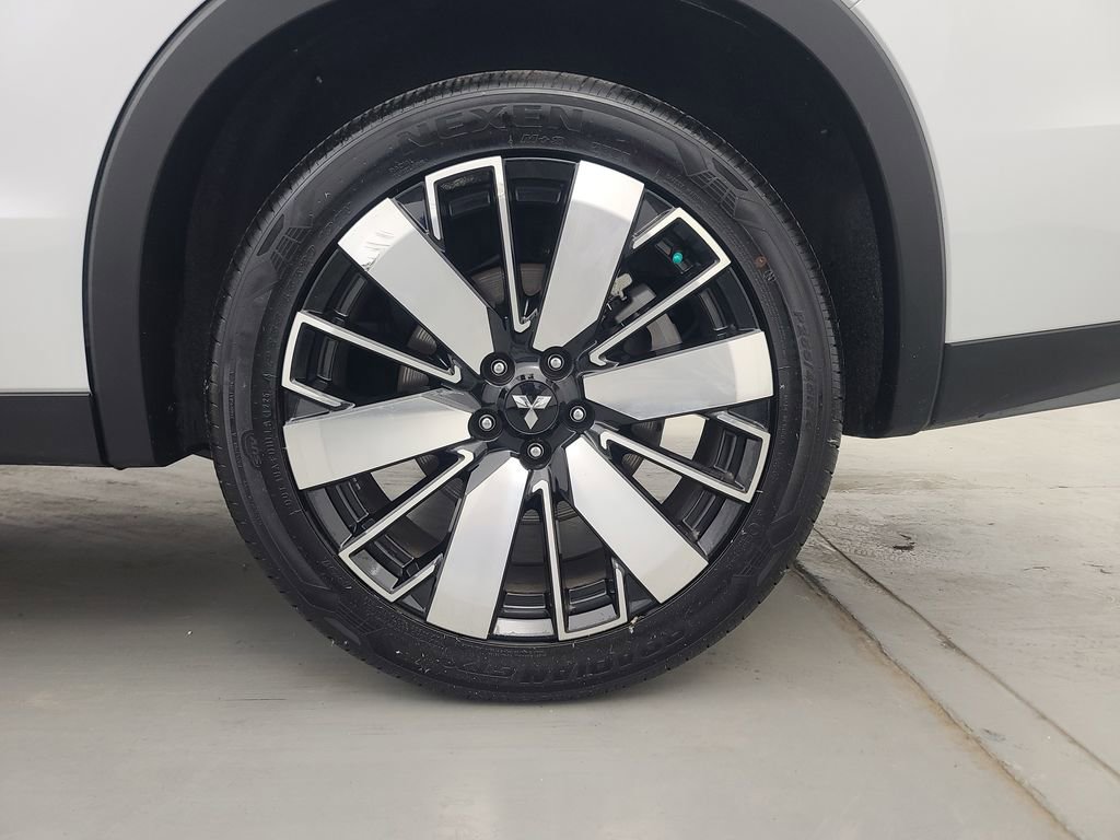 Used 2025 Mitsubishi Outlander SE image 10