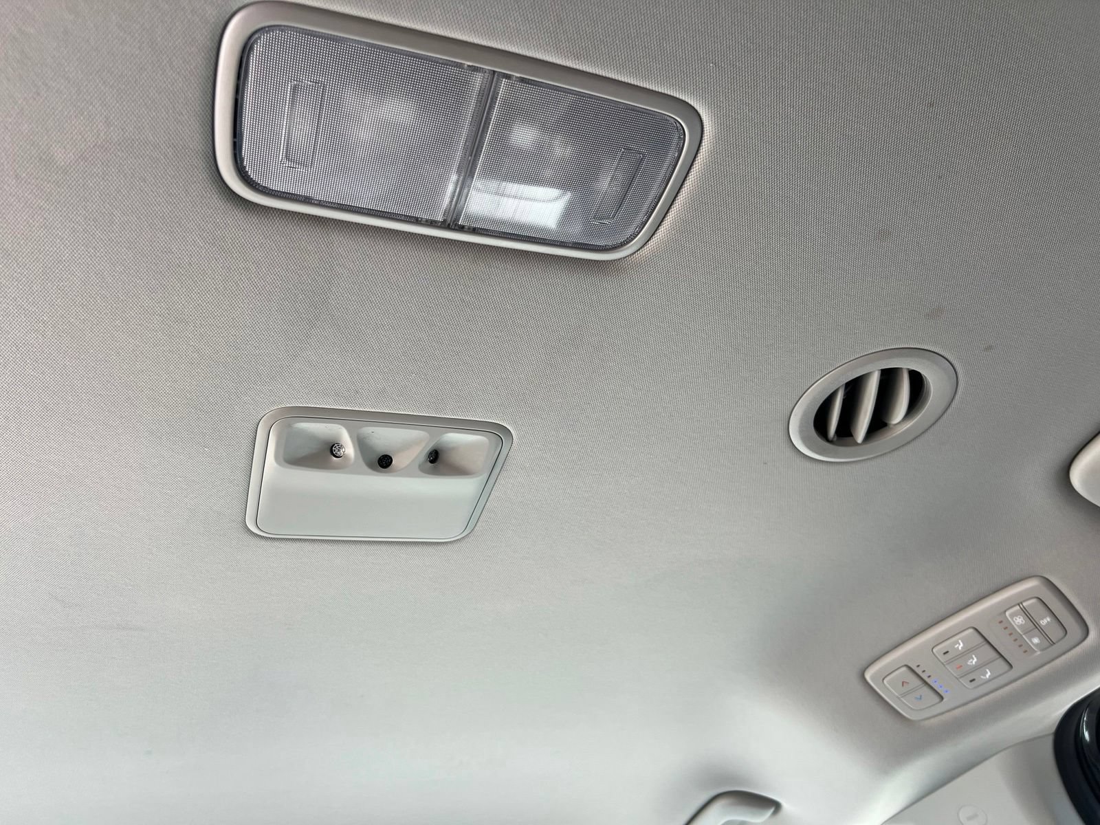 Used 2024 Kia Carnival LX FWD image 48