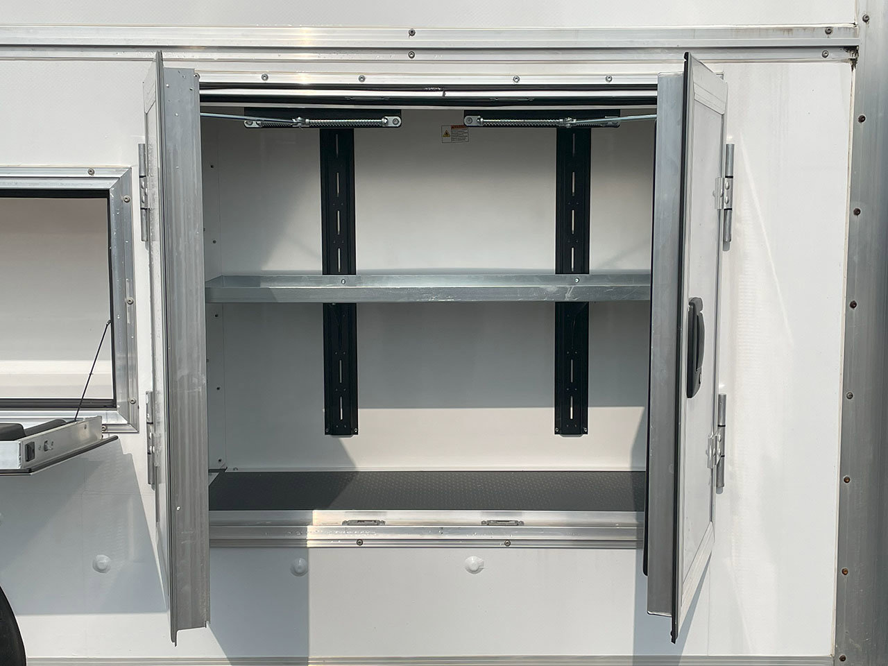 Used 2022 Chevrolet Express 3500 CUTWAY w/ Power Convenience Package image 16