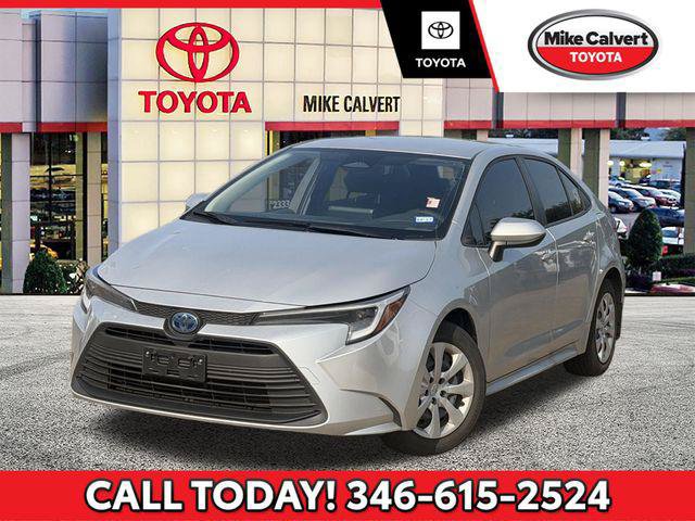 Certified 2025 Toyota Corolla LE FWD image 1