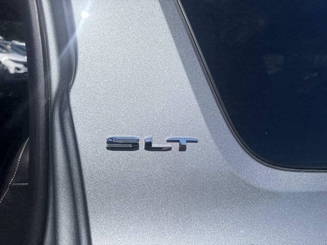 Used 2023 GMC Acadia SLT AWD/4WD image 18