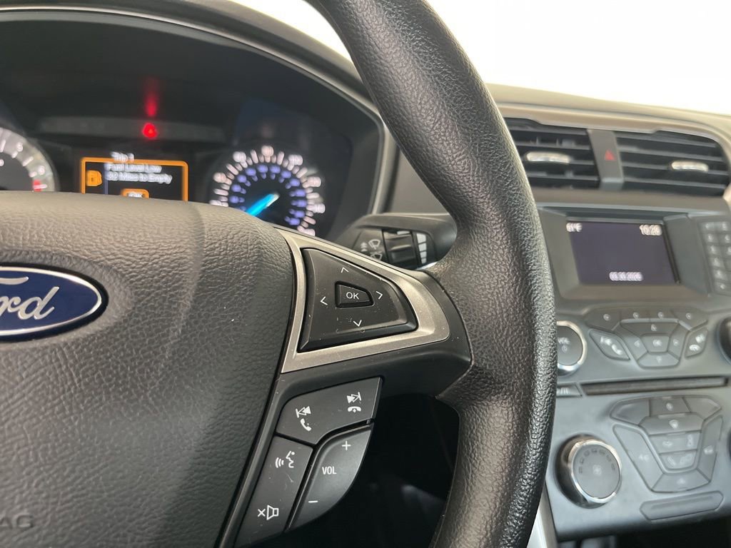 Used 2017 Ford Fusion SE image 7