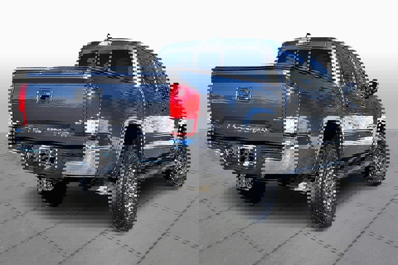 Used 2017 Toyota Tacoma SR5 w/ Tow Package image 13