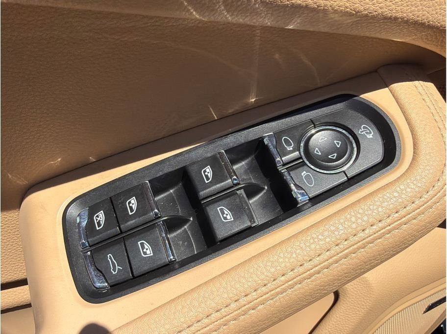 Used 2015 Porsche Macan S AWD/4WD image 10