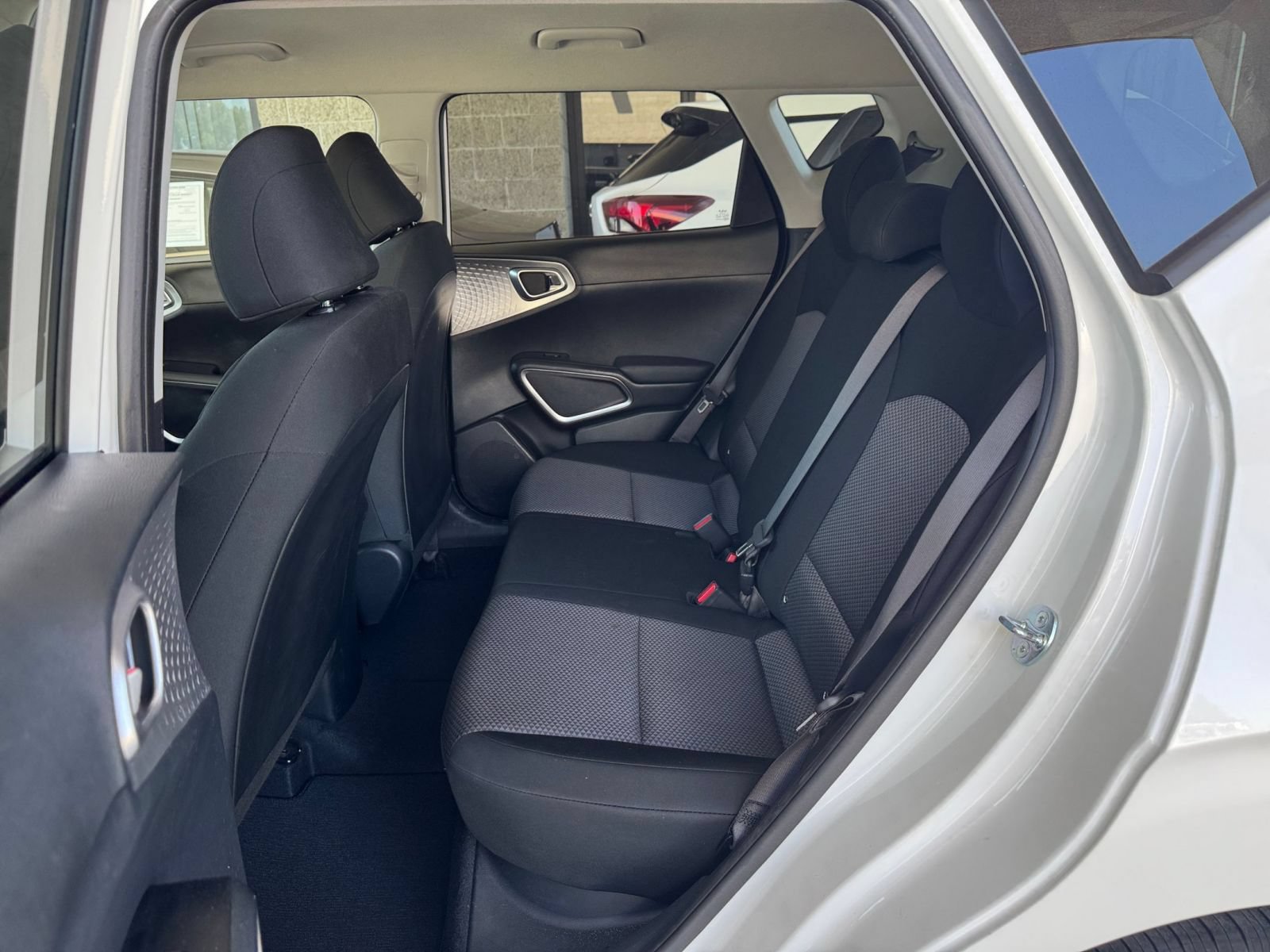 Used 2025 Kia Soul LX w/ LX Technology Package FWD image 23