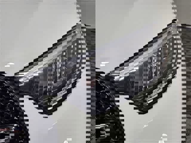 Used 2025 Mercedes-Benz GLC 350e 4MATIC image 10