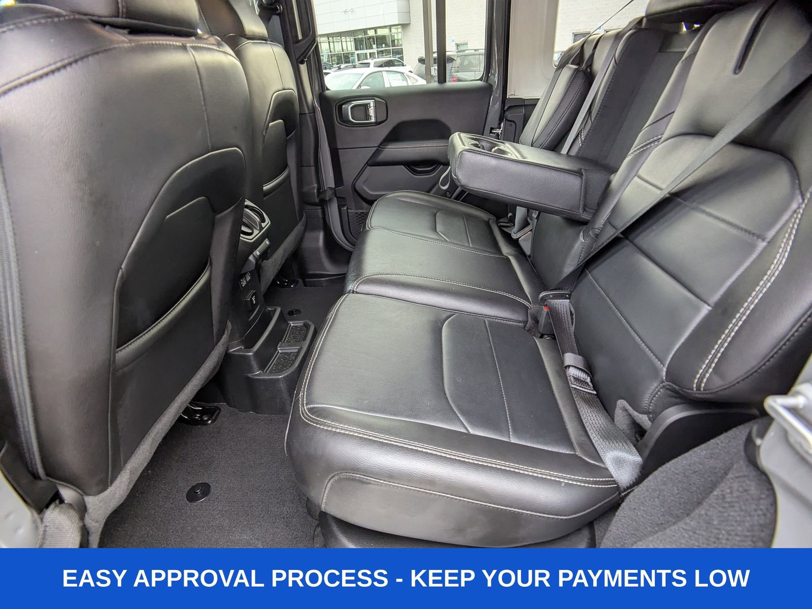 Used 2023 Jeep Wrangler Unlimited Sahara w/ Cold Weather Group image 17