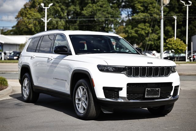Used 2023 Jeep Grand Cherokee L Laredo image 14