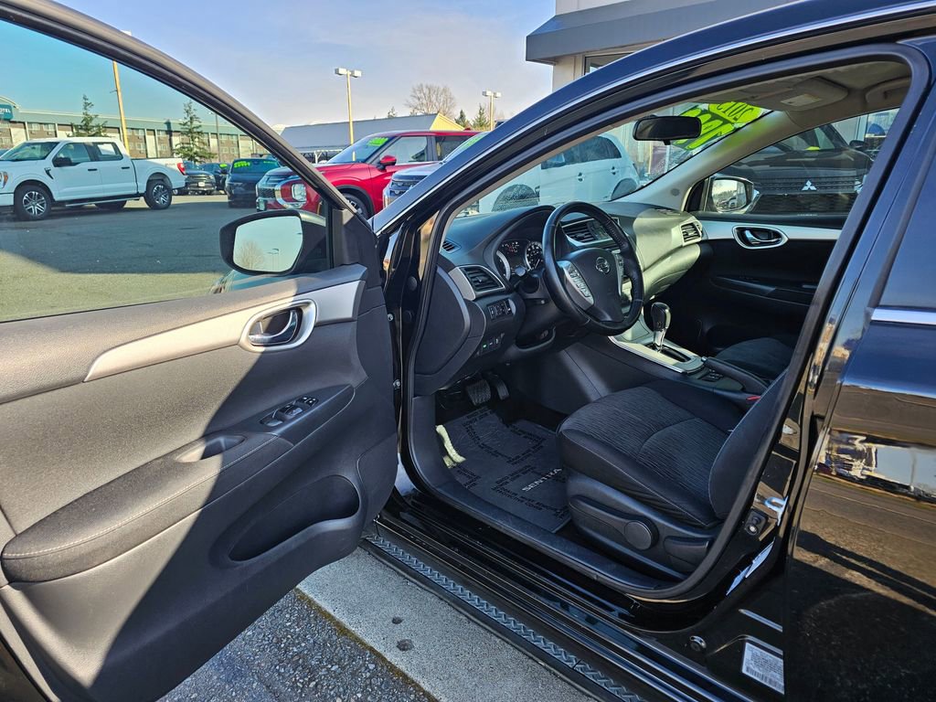 Used 2015 Nissan Sentra SV w/ Navigation Package image 15