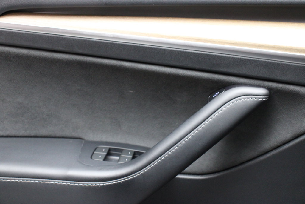 Used 2023 Tesla Model Y Long Range AWD/4WD image 18