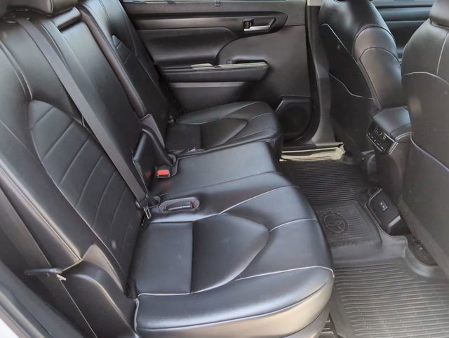Used 2023 Toyota Highlander XLE image 26