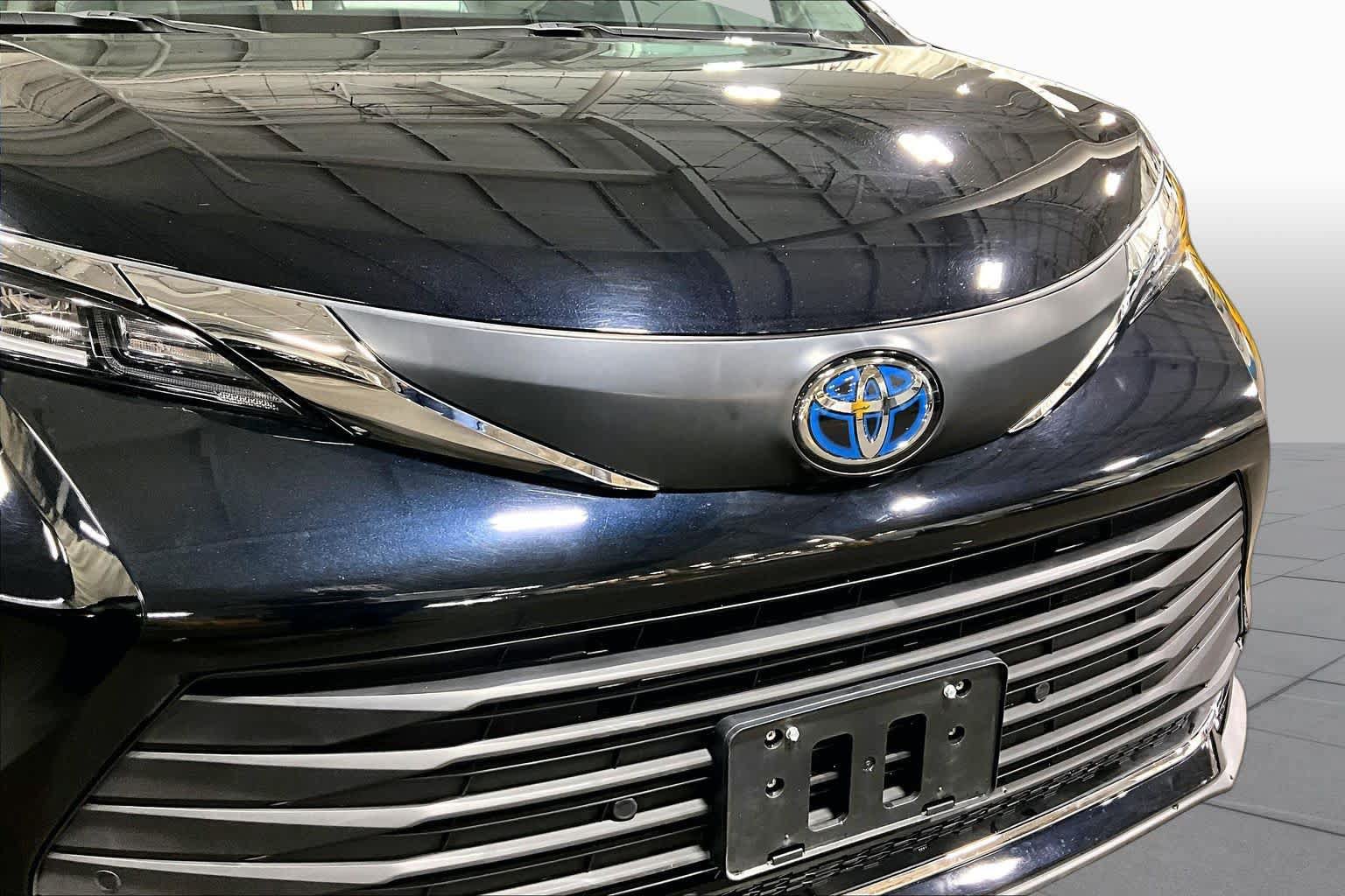 Certified 2023 Toyota Sienna XLE w/ XLE Plus Package AWD/4WD image 59