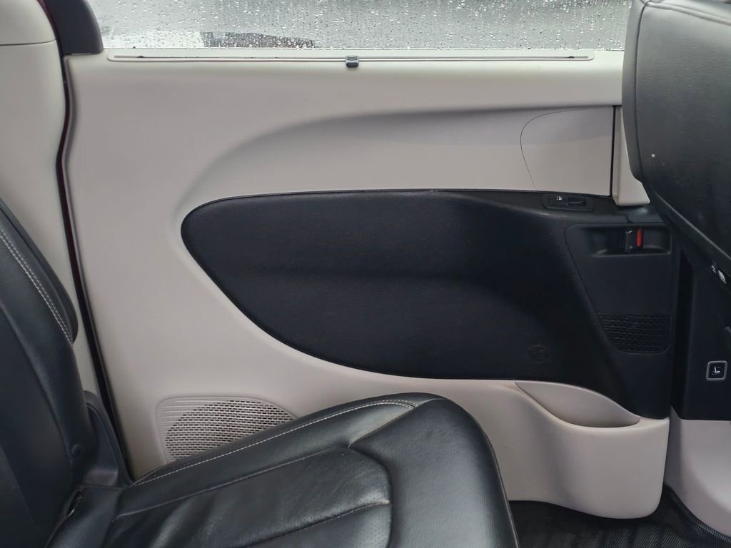 Used 2022 Chrysler Pacifica Touring-L image 48