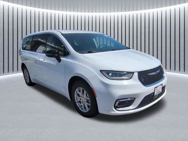 Certified 2024 Chrysler Pacifica Touring-L FWD image 18