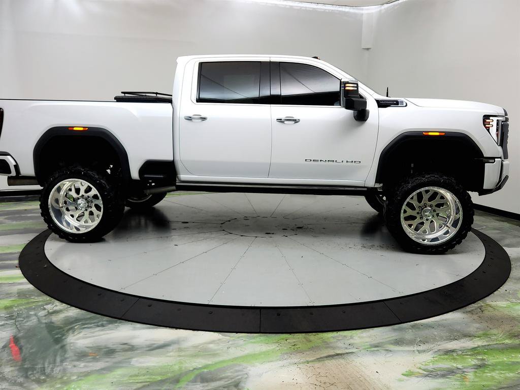 Used 2024 GMC Sierra 2500 Denali Ultimate AWD/4WD image 4
