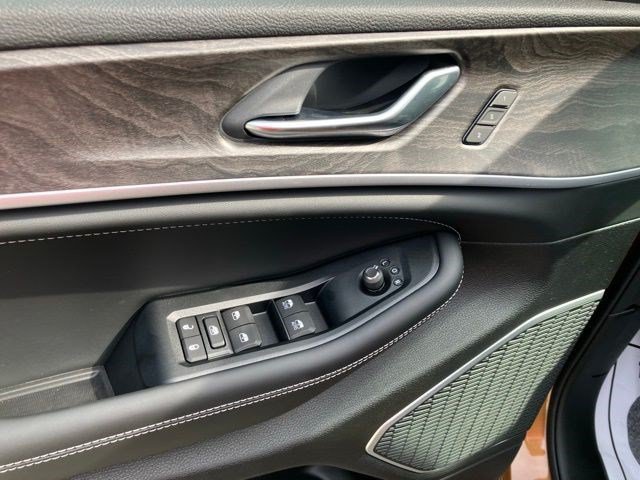 New 2026 Jeep Grand Cherokee Limited AWD/4WD image 10