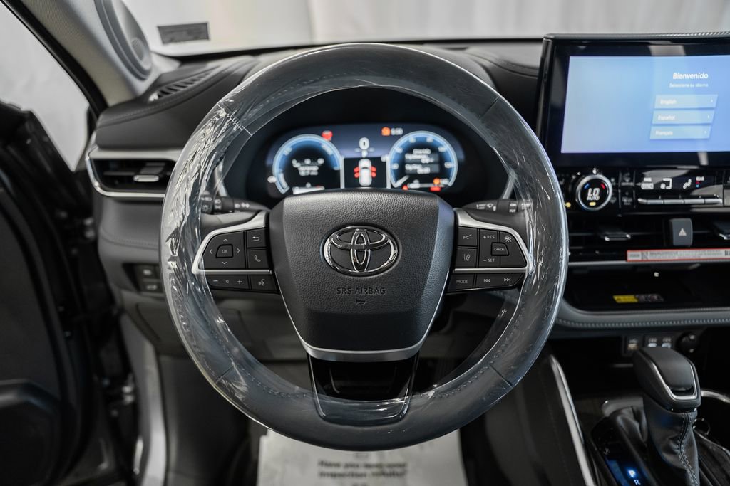 New 2026 Toyota Highlander Platinum image 32