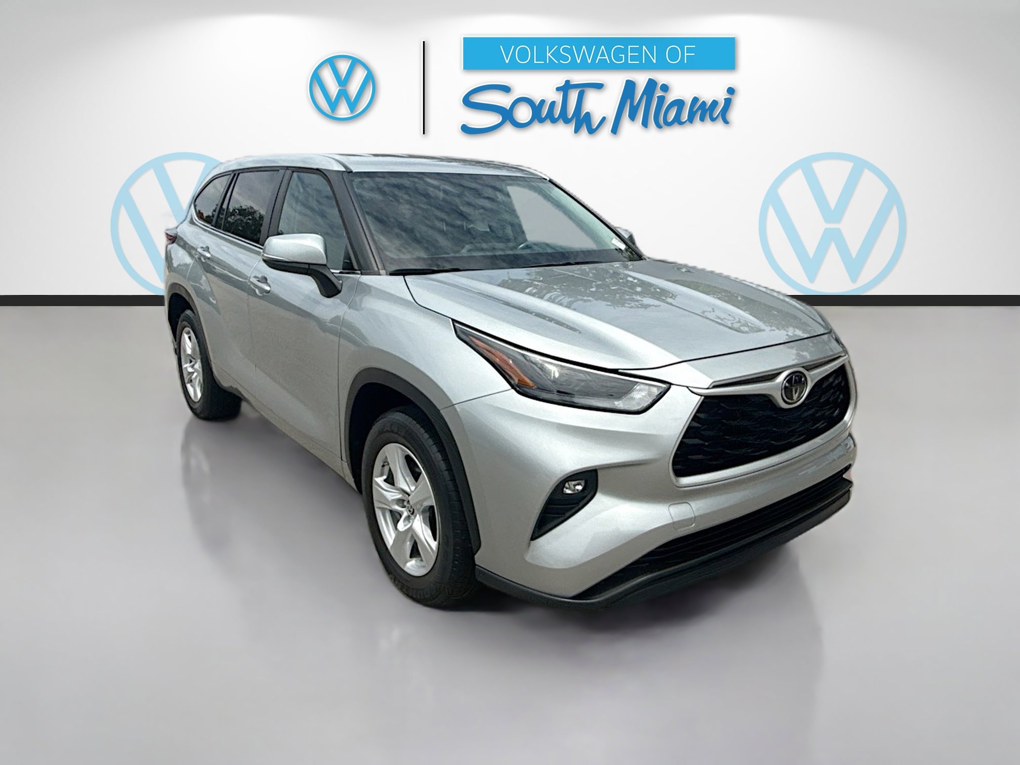 Used 2023 Toyota Highlander LE FWD video 1